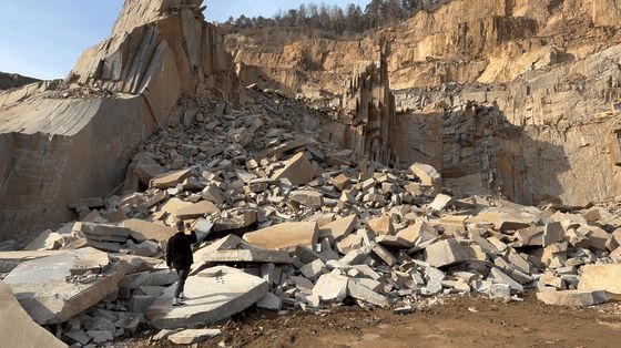 Jak velký je porfyrový lom? Docela dost.