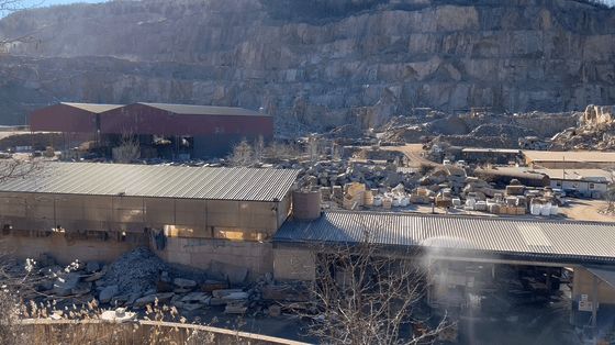 Spodní část porfyrového lomu