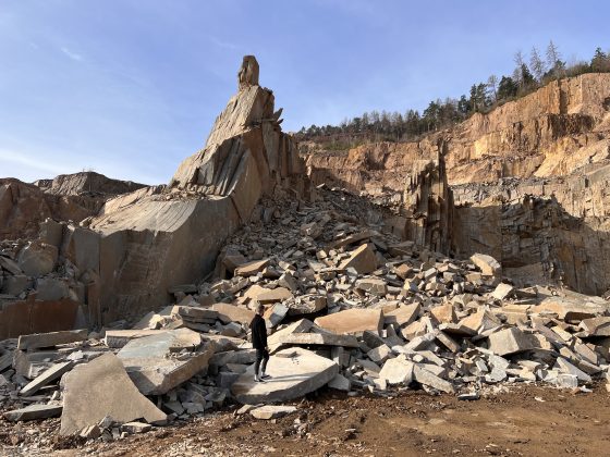 Pohled na porfyrový lom