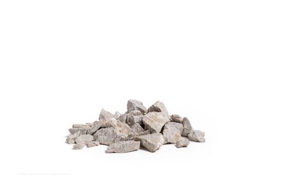 I když může mít vápenec různou barvu, nejčastěji světlejších odstínů – ten náš je takto krásně šedo-béžový.